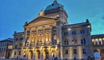 Explosives in hand, man arrested outside the Swiss parliament