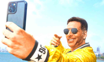 Akshay Kumar breaks a Selfie record!! Most selfies in 3 minutes