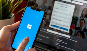 LinkedIn Introduces 'Collaborative Articles' to Initiate AI Conversations