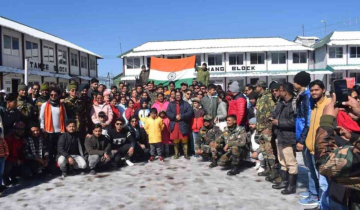 Indian Army comes to the rescue of stranded tourists in Sikkim