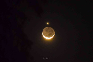 Venus disappears behind the moon - A rare pic