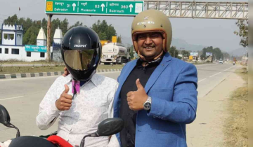 Who is the 'Helmet Man of India'; He distributes helmets for free