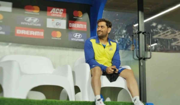 MS Dhoni is painting seats at Chepauk