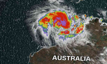 Australia : Cyclone 'Ilsa' lashes with 'record-breaking' wind speeds