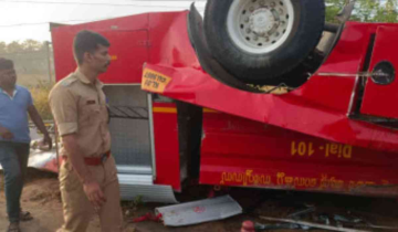 A fire force vehicle overturned at Kollengode Palakkad