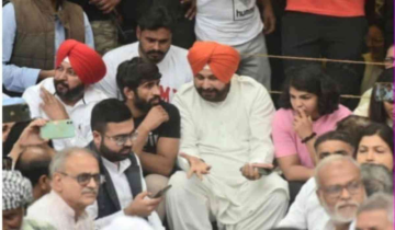 Navjot singh sidhu joins protesting wrestlers in Jantar mantar