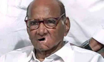 NCP leaders protest succeed - Sharad Pawar to continue as president