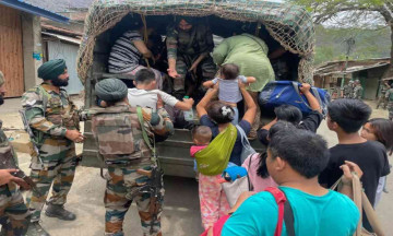 500 stranded tourists rescued by Army men in Sikkim