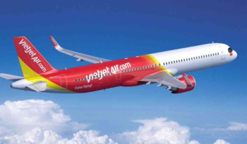 Helpless passengers at Mumbai airport due to the glitch in the VietJet flight