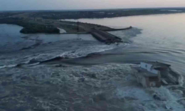 Villagers flee after Ukraine's dam breach, flooding the warzone