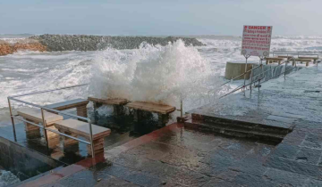 Vygr Maharashtra: High Tidal Waves Hit Mumbai, Gujarat Coast amid Cyclone Biparjoy