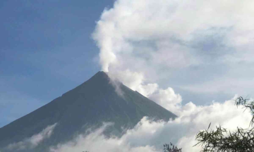 Mayon Volcano erupts lava- Over 12,000 civilians displaced