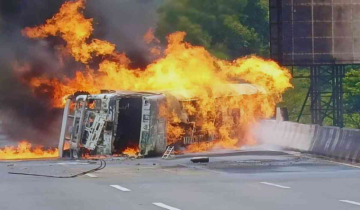 Vygr Maharashtra : Mumbai Pune Expressway up in flames due to Chemical Tanker Mishap