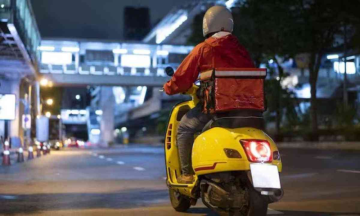 பெங்களூரு உணவு விநியோக மாணவர் மோசடி புகுபதிகைக்கு தடுப்பூசி அடித்தார்