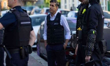 UK PM Rishi Sunak joins in illegal migrant raid, 105 detained