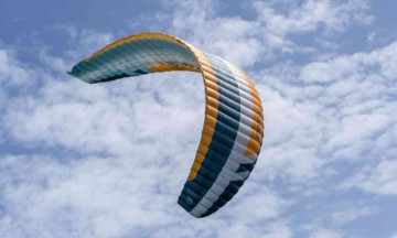 Vygr Maharashtra : No paragliding, air balloons, fly kites in free flight zone of Mumbai airport