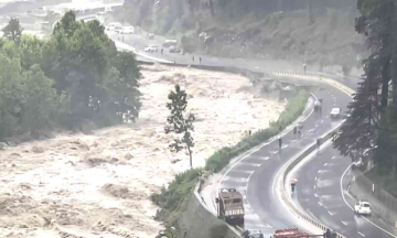 Flash flood hits Himachal Pradesh