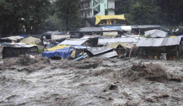 उत्तर भारत में भारी बारिश और भूस्खलन से 15 लोगों की मौत