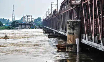 Delhi flood alert as Yamuna river crosses danger mark