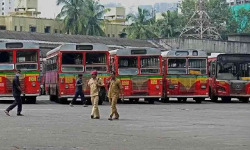 1000+ BEST buses on strike, demands salary hike