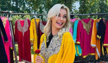 Miss World Karolina Bielawska visits Kashmir