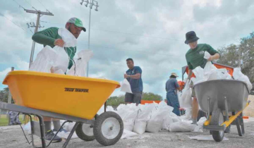 Tropical Storm Idalia - Florida declares a state of emergency ahead of landfall