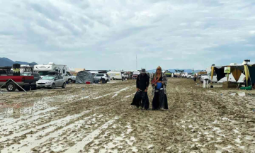 Burning Man Nightmare - Flooding, Thousands stranded in knee-high mud & a death