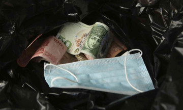 Ragpicker finds cash worth 25crores in garbage bin