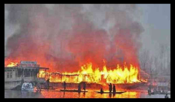 Massive Fire at Srinagar's Dal Lake Destroys Multiple Houseboats in India