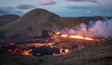 Iceland declares a state of emergency as 800 earthquakes strike in 14 hours