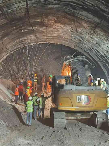 Char Dham project faces setback, 40 workers trapped in Uttarakhand tunnel