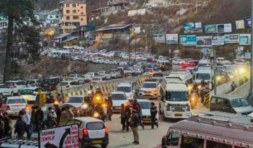 Christmas Traffic Chaos in Himachal's Lahaul and Spiti Captured by Drones