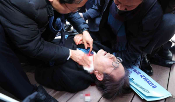 South Korean opposition leader Lee Jae-Myung stabbed in neck by autograph-seeker