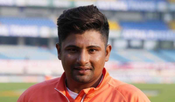 Sarfaraz Khan makes Test Debut, Anil Kumble hands him Maiden Test Cap