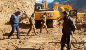 Massive Landslide causes Jammu-Srinagar Highway to close down