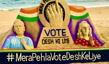 “Mera Pehla Vote Desh Ke Liye" campaign: Sudarsan Pattnaik Sculpts on Sand at Puri beach in support