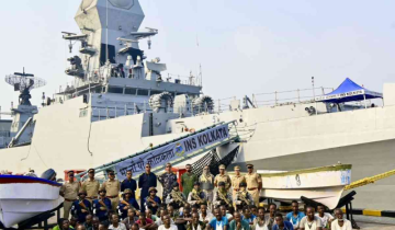 Indian Navy Foils Pirate Attack, Brings Back Somali Pirates from Treacherous Waters to Prosecute