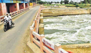 Munak Canal Breach Causes Severe Flooding in Delhi's Bawana Area