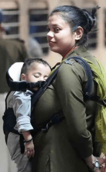 Woman constable manages crowd at Delhi railway station while carrying baby