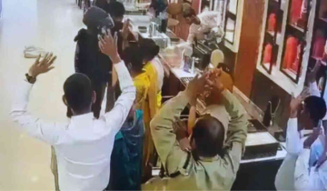 Shocking Heist in Bihar: 7 Armed Robbers Loot Tanishq Showroom in Broad Daylight!