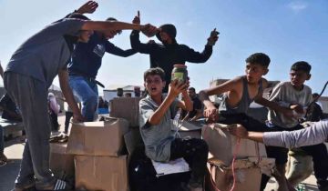Hungry Crowds Storm Gaza Warehouse as WFP Warns of Famine