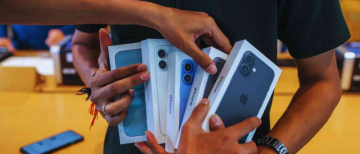 iPhone: India’s Shortcut to ‘Class’ Without Substance