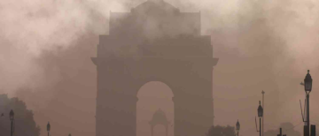 Delhi Wakes Up to Toxic Smog After Diwali | AQI Crosses 400 in Several Areas | Post-Diwali Pollution