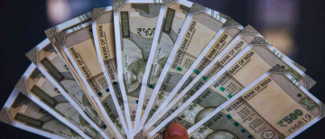 Rupee Gains 13 Paise to 87.80 Against U.S. Dollar as Global Dollar Weakens and Oil Prices Stay Steady