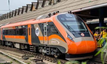 IndiGo Cancellations Leave Thousands Stranded; Government Launches Special Trains to Manage Crisis