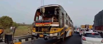 Purvanchal Expressway Bus Crash Kills 7 People!