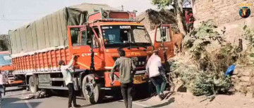 Khargone Accident: 2 Kids Die on Indore Highway