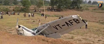 Kasganj Plane Crash: Cessna Training Aircraft Crash-Lands in UP Field, Trainee Pilot Escapes with Minor Injuries