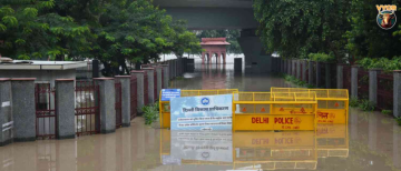 Delhi or Goa? Severe Waterlogging & Traffic Chaos After Heavy Rains | Delhi NCR Weather Update