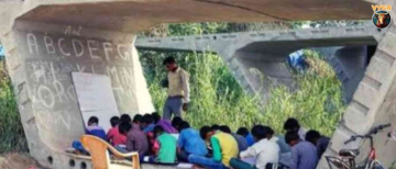 Under a Flyover in Delhi, Satyendra Singh Pal Runs a Free School for Over 200 Underprivileged Children